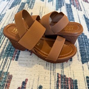 Italian Shoemakers NWOT Sz 8.5 Espadrilles